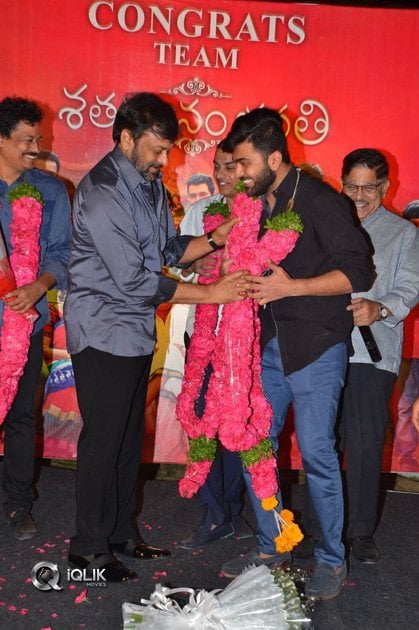 Chiranjeevi-Felicitates-Shatamanam-Bhavathi-Team